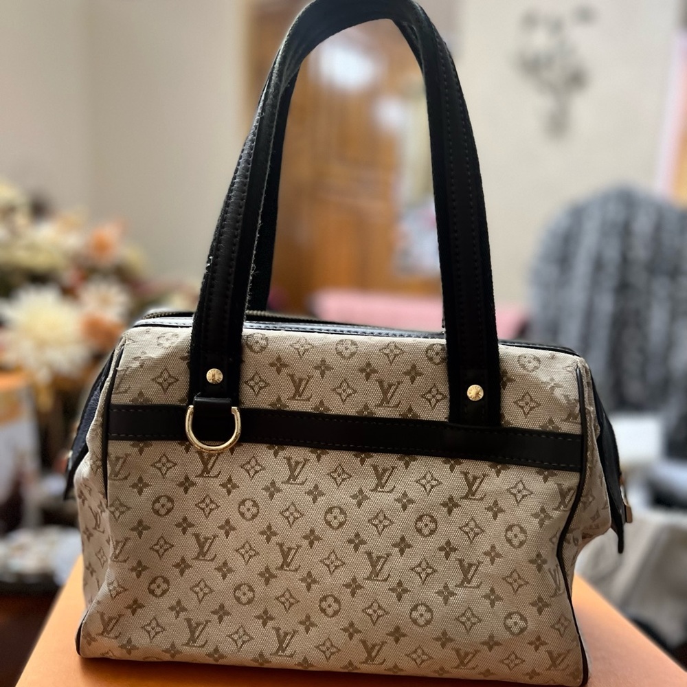 Authentic Luis Vuitton Lin Josephine